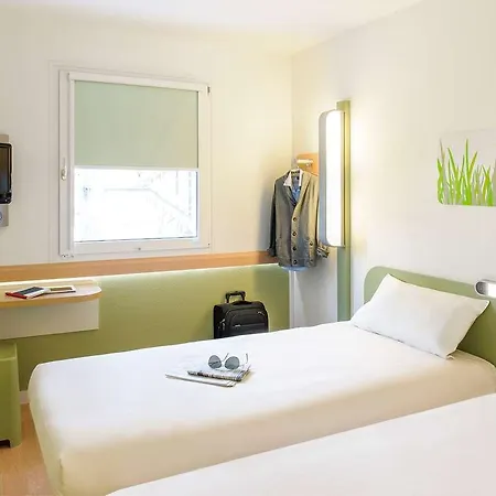 Ibis Budget Centre *