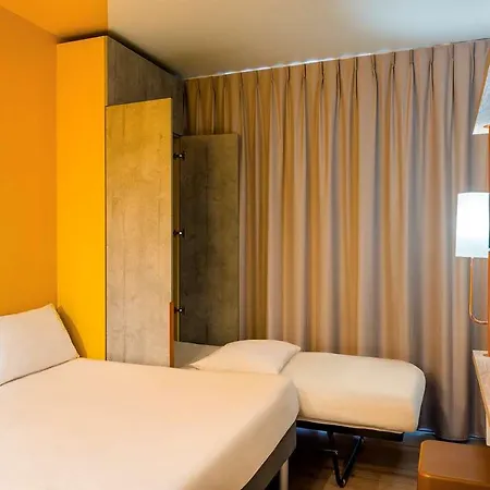 Ibis Budget Centre Hotel *